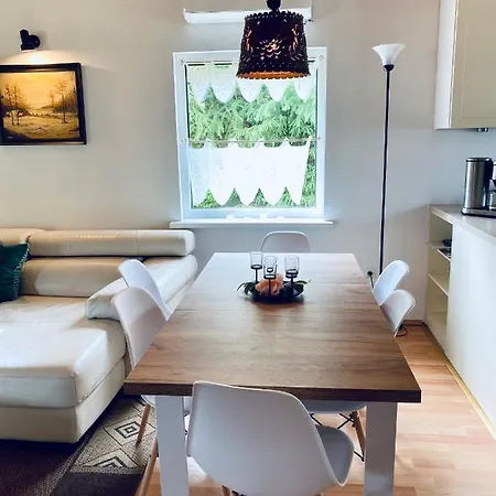 Piekny Z Duzym Ogrodem