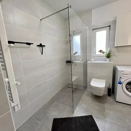 Piekny Z Duzym Ogrodem 펜션