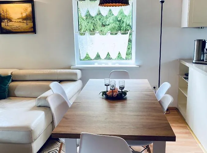 Piękny Z Dużym Ogrodem